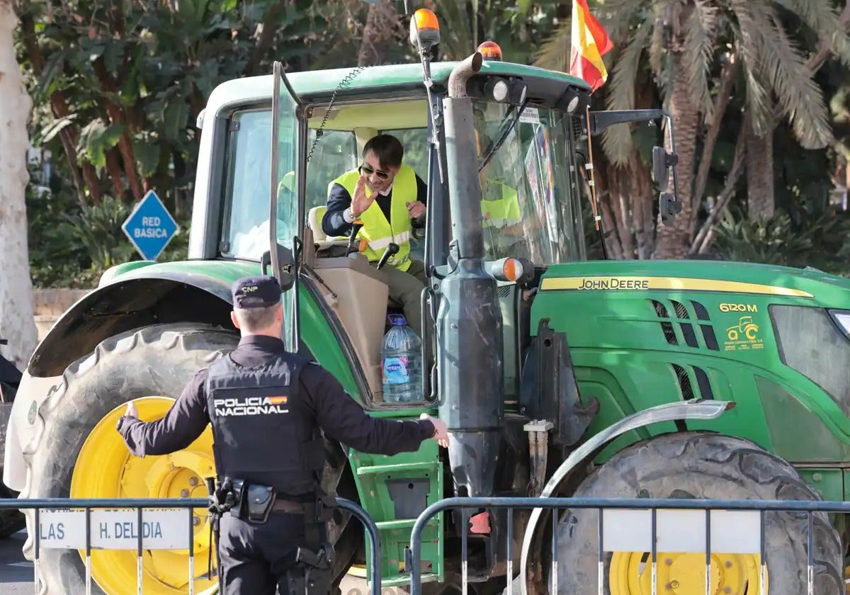 Malaga province farmers slapped with first fines: 1,000 euros for 'obstructing the road'