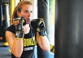 Lía Beel Quintana, after leaving professional track athletics, has taken up FitBoxing that requires lots of effort to judge distance.