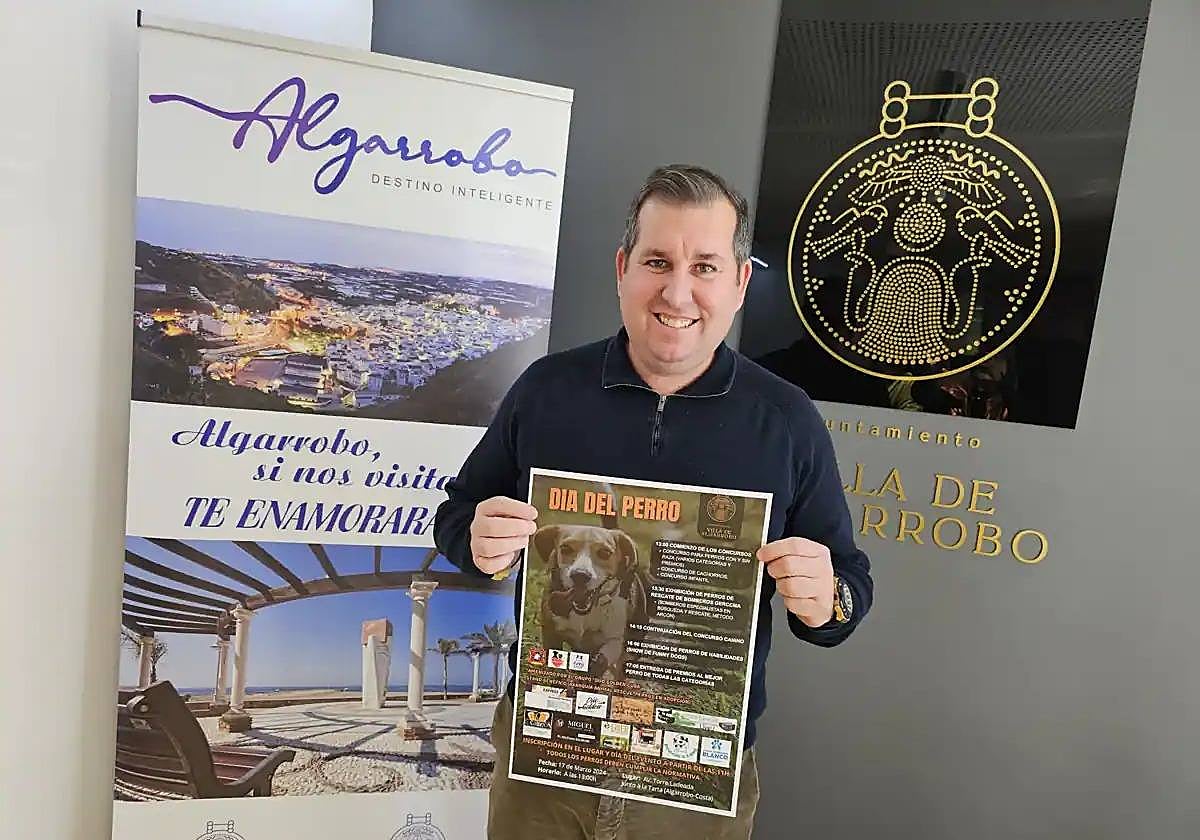 Deputy mayor of Algarrobo Francisco Marín with a poster advertising Día del Perro.