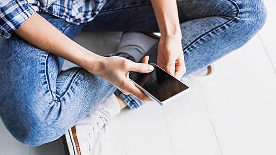 017: the free phone number in Spain to help youngsters with social media problems