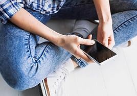 017: the free phone number in Spain to help youngsters with social media problems