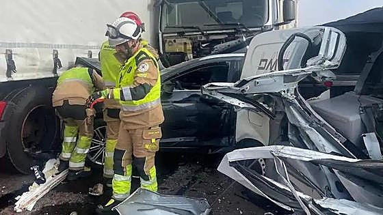 One dead and several injured after 40 vehicles involved in crash due to fog on AP-7 in Spain