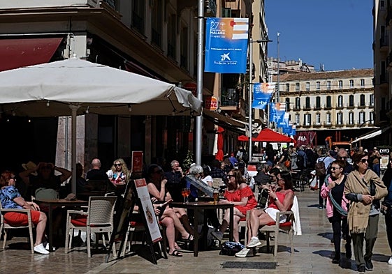 Junta president calls for tourist tax meeting in Andalucía