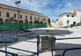 Plaza de la Constitución was one of the three sites for the new market in Vélez-Málaga, but it is currently closed off due to ongoing pedestrianisation work.