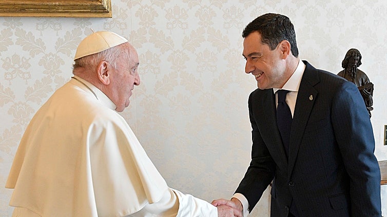 Junta president Juanma Moreno invites Pope Francis to visit Andalucía region