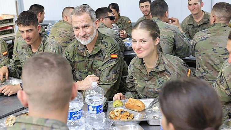 King Felipe of Spain drops in on daughter Leonor at lunch with army training pals