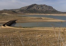 View of the Guadalteba reservoir, which stores 32 cubic hectometres.