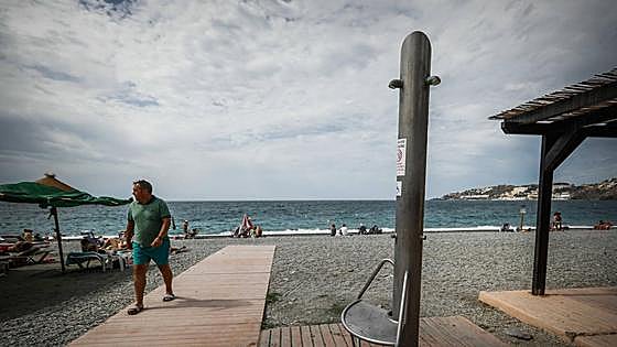 Costa Tropical resorts likely to turn off beach showers this summer as other restrictions are considered