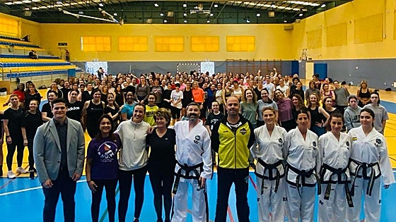 Around 250 women attend self-defence course in Benalmádena