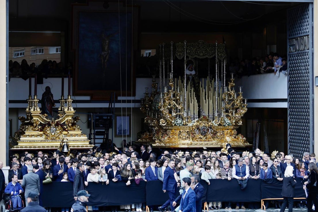 In video and pictures, the disembarkation of the Spanish Legion in Malaga port and their emotional transfer of the Cristo de Mena