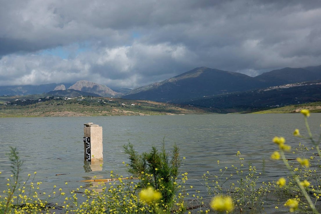 The contributions of the Guaro River have raised the level to almost 27 hm3