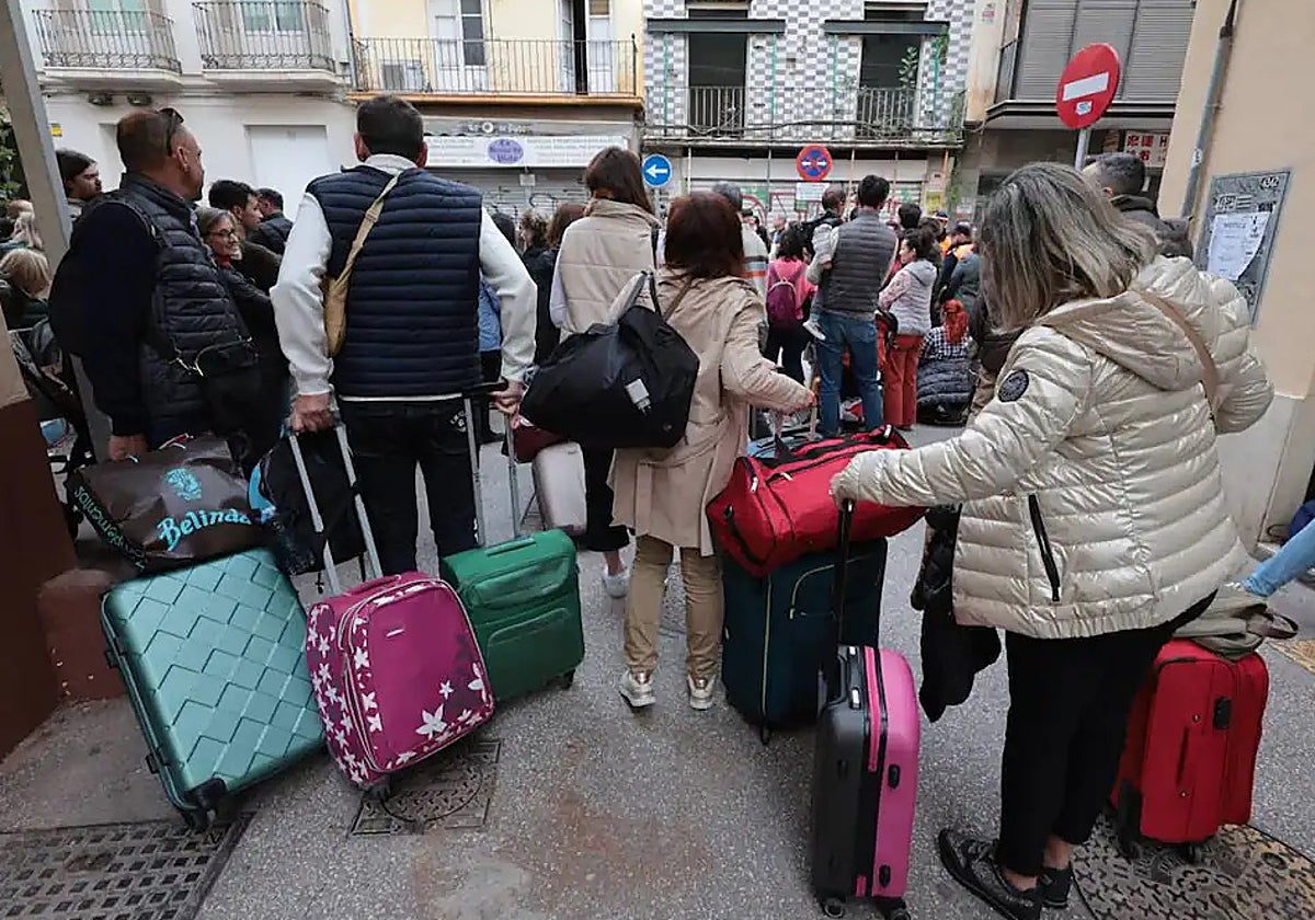 Tourists in Malaga, after their stay at Easter.
