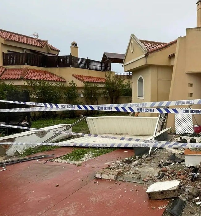 El accidente dejó viviendas sin agua ni electricidad.