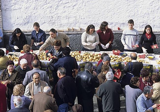 Early arrivals in Periana can enjoy a miller's breakfast.