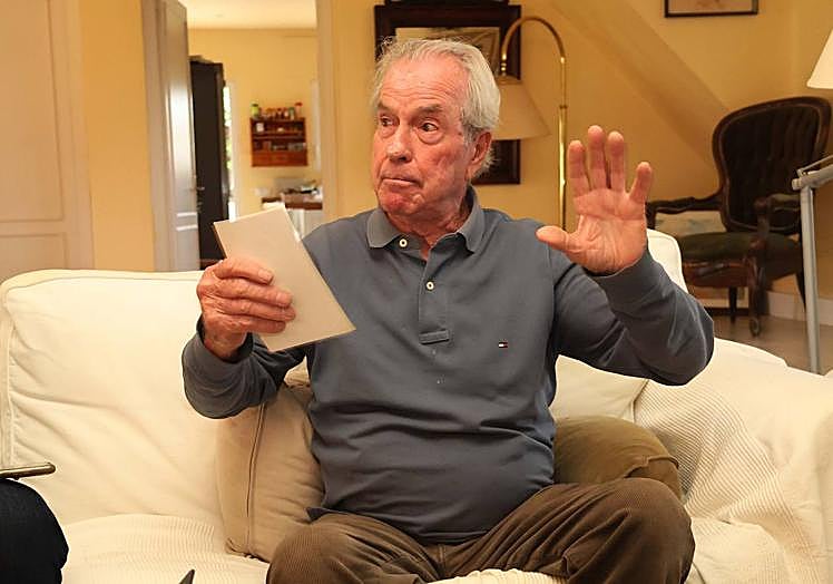 Bernabé Fiestas, the youngest of three brothers was witness to the visit of Marlon Brando, whom he recalls as being shorter than he looked on the screen.