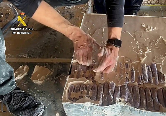 Lorry in double fatal crash in Granada province was carrying 540 kilos of hashish