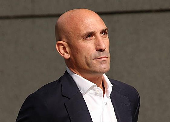 Former Spanish football boss detained in corruption inquiry on flying into Madrid