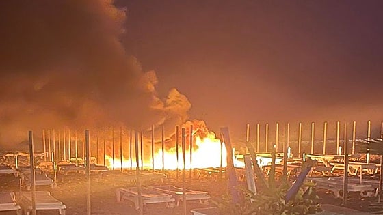 Beach sunbed rental business in Torremolinos goes up in smoke after early morning fire