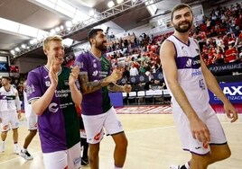 Díaz, Lima and Kravish smile as they leave the court in Manresa.