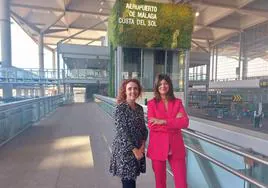 Laura Rosales and María José Cuenda, at Malaga Airport.