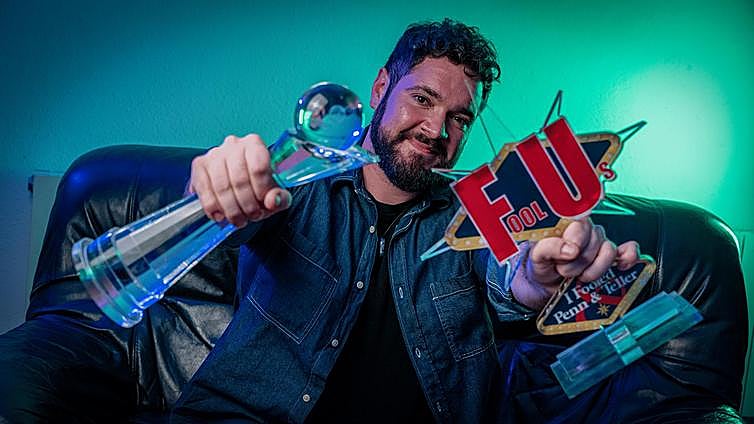 Luis Olmedo brings back new international award after dazzling performance at magic show