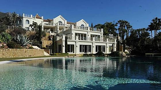 Government reveals why it wants to end 'golden visas' for wealthy foreigners buying properties in Spain