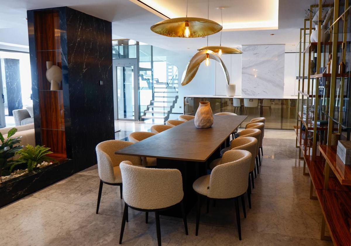 Imagen principal - Take a peek inside as eye-watering price of two &#039;jewel in the crown&#039; sea-facing penthouses in Malaga city is revealed