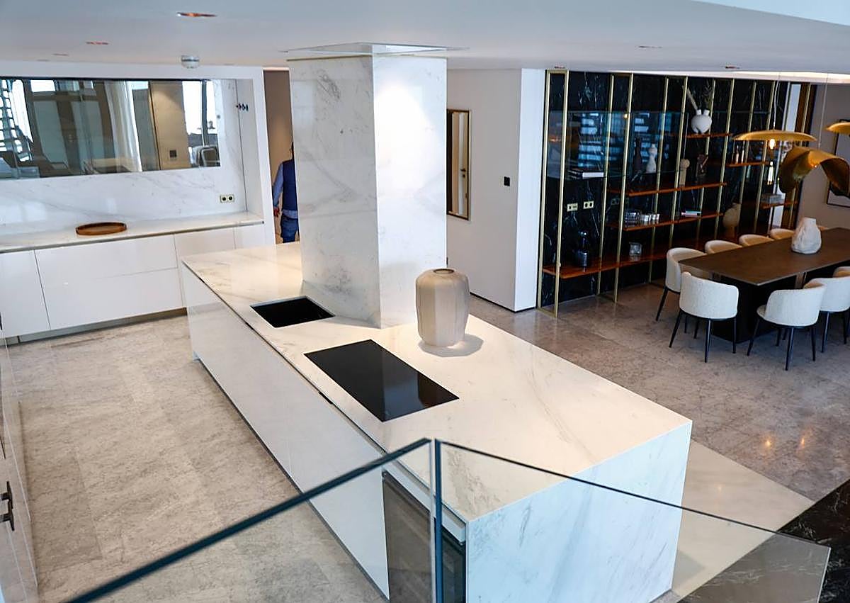 Imagen secundaria 1 - Take a peek inside as eye-watering price of two 'jewel in the crown' sea-facing penthouses in Malaga city is revealed