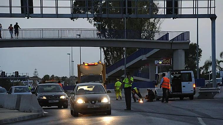 Investigators in the Centro Comercial de Guadalmina area.