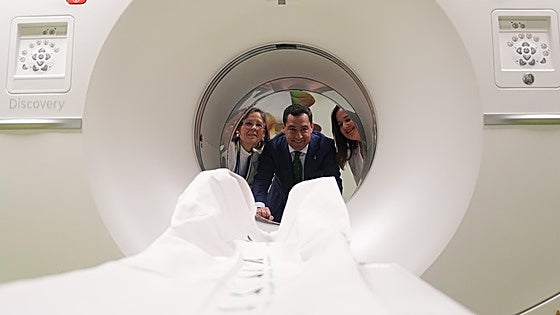 Junta's head defends 'unique in the world' public healthcare system in Andalucía but demands more resources to fund it