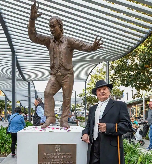 Flamenco dancer El Carrete with his statue in the centre of Torremolinos.