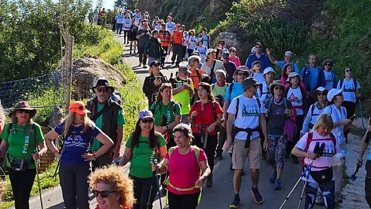 Hiking meet attracts 400 participants in the Axarquía