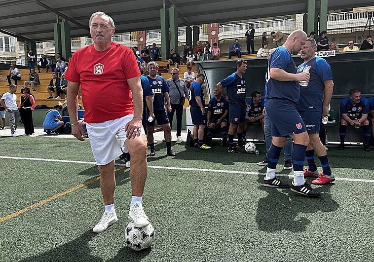 Panenka, wearing a replica of the Czechoslovakia kit in Los Boliches.