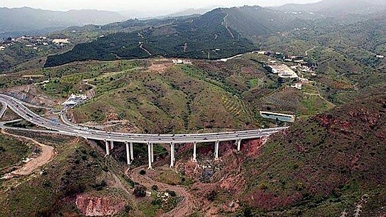 Man plunges to his death from A-7 motorway viaduct following high-speed police chase in Malaga