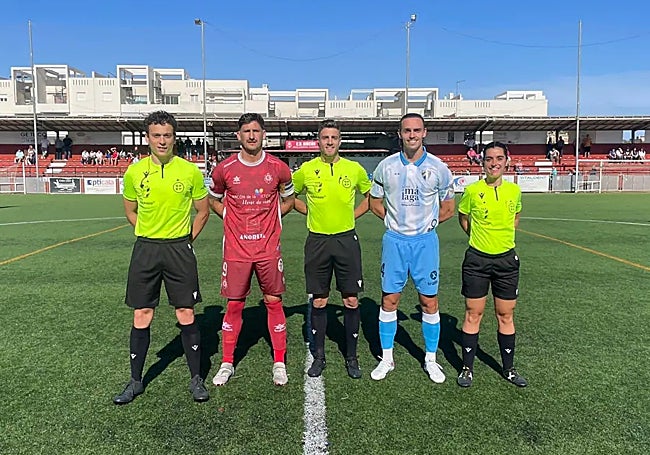 The captains ahead of Malagueño's win over Rincón.