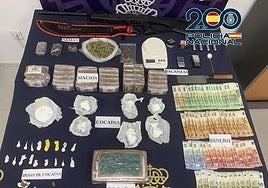 Items seized during the searches in Vélez-Málaga