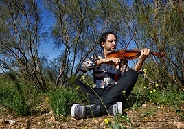 Violinist Jesús Reina presents his most personal concert yet: 'I feel vulnerable because I'm showing who I really am'