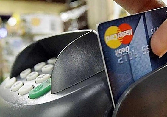 Carer arrested after 18,000 euros goes missing from the woman she was looking after in Casares