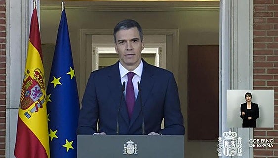 Pedro Sánchez to stay as Spain's PM after five-day reflection period