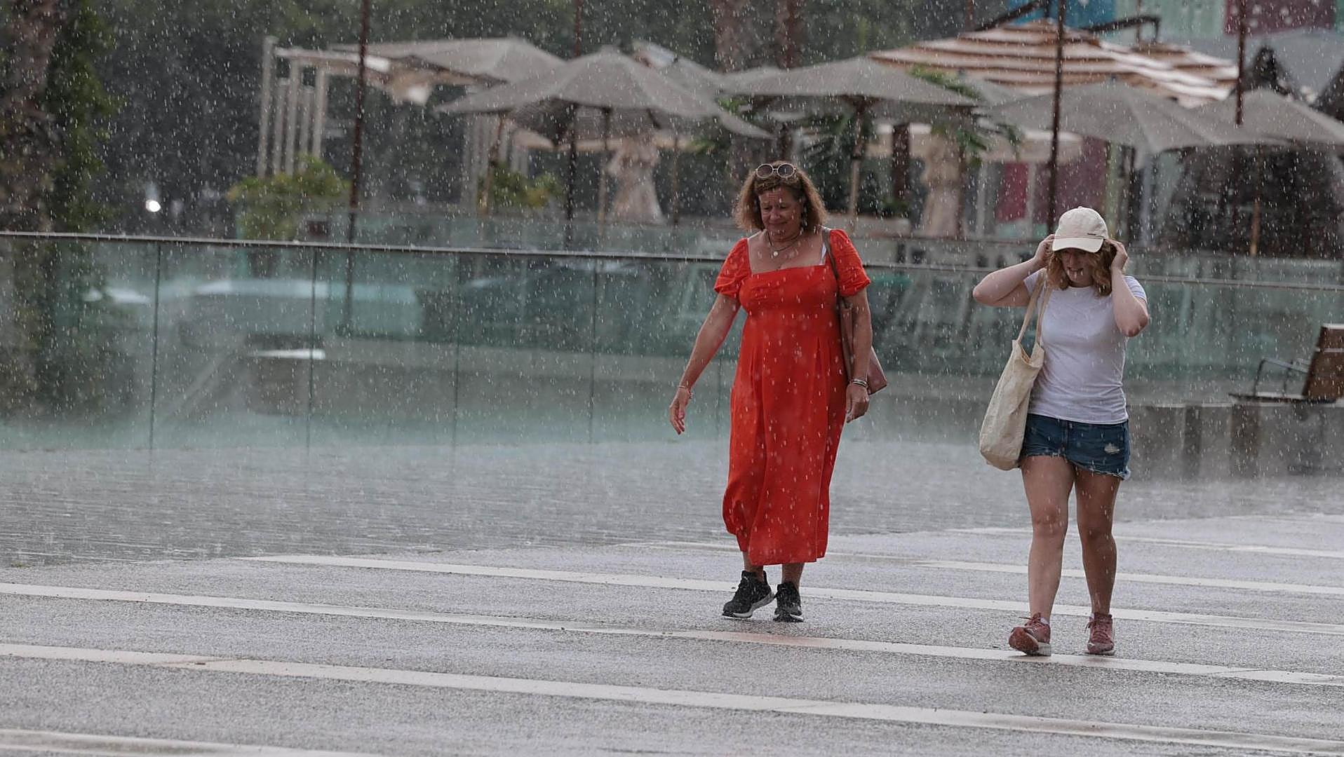 Heavy downpours of rain, hail and lightning catch out parts of Malaga and the Costa del Sol - Vimarsana News