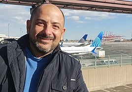 Antonio de Toro, with United Airlines planes in the background.