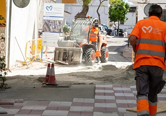 Pedestrianisation work in Marbella's Calle Leganitas.