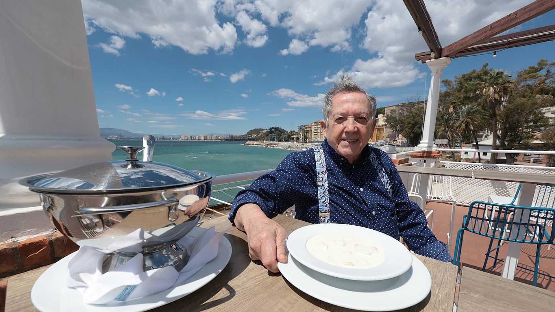 Adolfo, the veteran chef from Malaga, retires after almost 70 years in the kitchen and serves up his last gazpachuelo - Vimarsana News