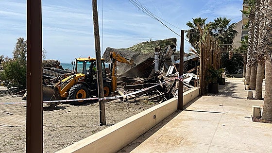 Well-known Costa del Sol beach bar and restaurant finally demolished after being squatted for seven years