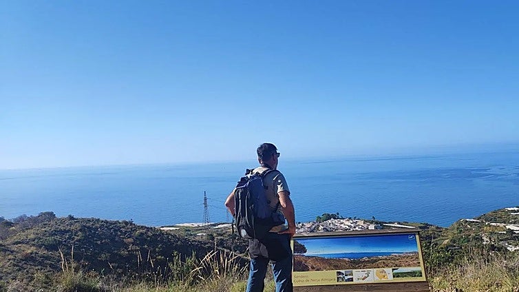 Cueva de Nerja-Almijara: a hiking trail that starts at the entrance of the famous cave and offers breathtaking views