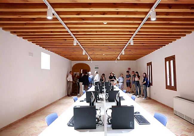 Interior of Jorge Guillén Public Library.