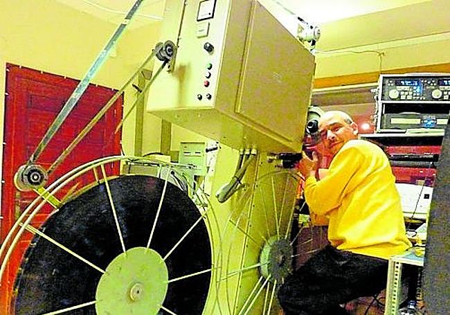 A 35 millimetre cinema projector from 2012.