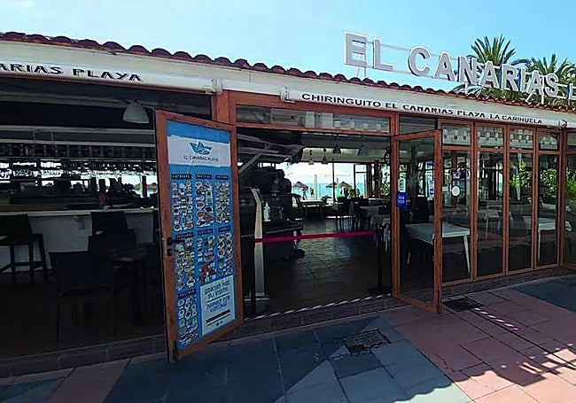 The Canarias is located next to the Plaza del Remo, in La Carihuela.