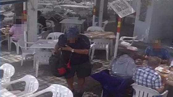 Thieves caught on camera as they steal from diners on Nerja's terraces
