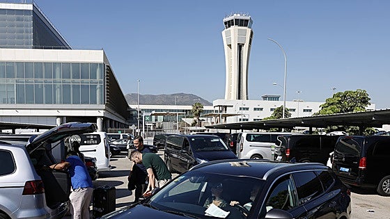 'Taxis and private hire services are all in the same boat against pirates at Malaga airport'